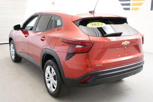 Cayenne Orange Metallic 2024 Chevrolet Trax LS