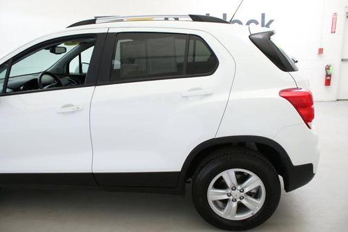 Summit White 2022 Chevrolet Trax LT