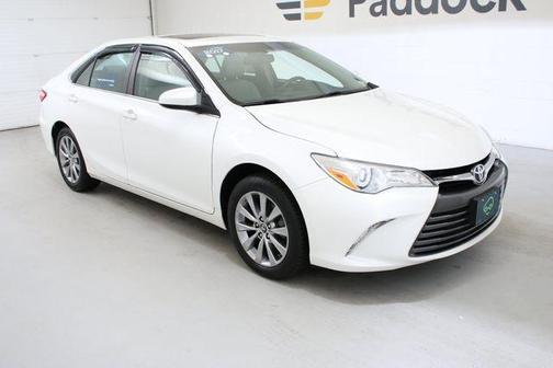 Blizzard Pearl 2017 Toyota Camry XLE