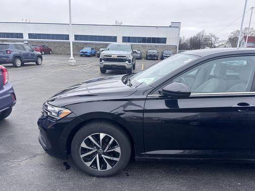 Deep Black Pearl Effect 2024 Volkswagen Jetta 1.5T S