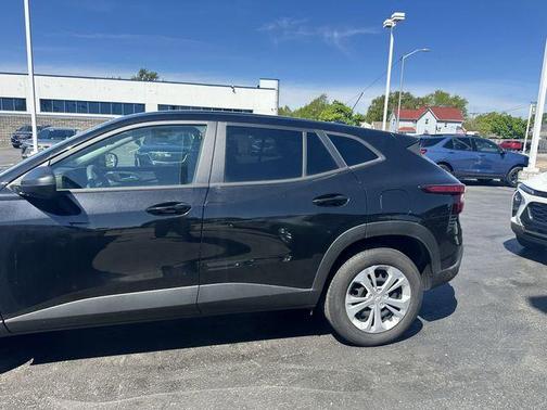 Mosaic Black Metallic 2024 Chevrolet Trax LS