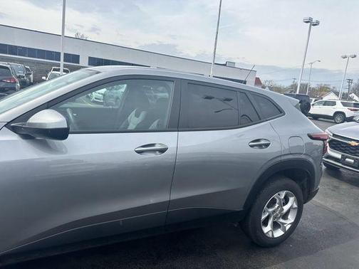 Sterling Gray Metallic 2024 Chevrolet Trax LS