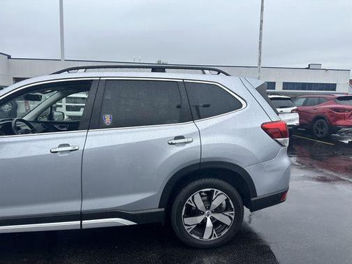 Ice Silver Metallic 2019 Subaru Forester Touring