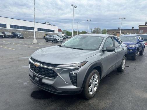 Sterling Gray Metallic 2024 Chevrolet Trax LS