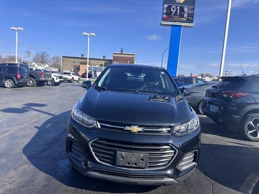 Mosaic Black Metallic 2019 Chevrolet Trax LS