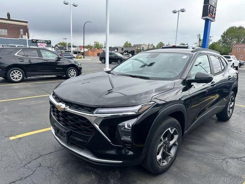 Mosaic Black Metallic 2025 Chevrolet Trax LS