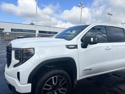 Summit White 2023 GMC Sierra 1500 AT4
