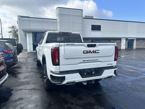 Summit White 2023 GMC Sierra 1500 AT4