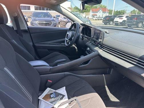 2022 Hyundai ELANTRA SEL