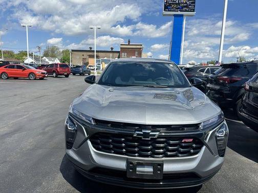 Sterling Gray Metallic 2024 Chevrolet Trax 1RS