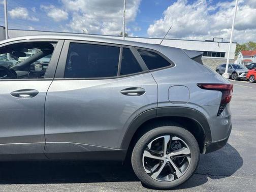 Sterling Gray Metallic 2024 Chevrolet Trax 1RS