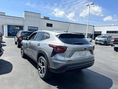 Sterling Gray Metallic 2024 Chevrolet Trax 1RS