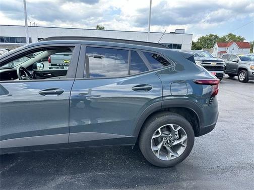 2025 Chevrolet Trax LT