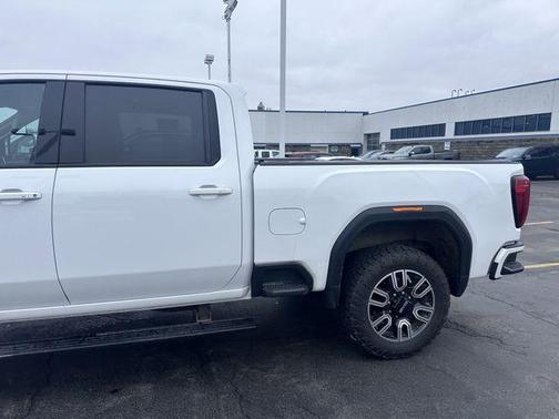 Summit White 2022 GMC Sierra 2500 AT4