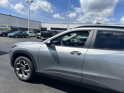Sterling Gray Metallic 2024 Chevrolet Trax LT
