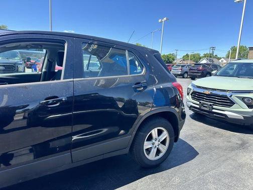 Mosaic Black Metallic 2018 Chevrolet Trax LS
