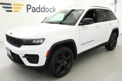 Bright White Clearcoat 2024 Jeep Grand Cherokee Laredo