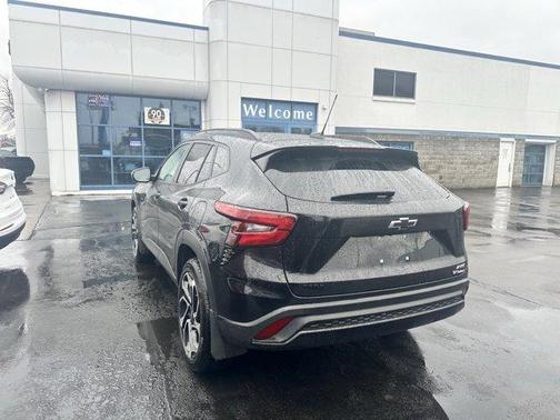 Mosaic Black Metallic 2024 Chevrolet Trax 2RS