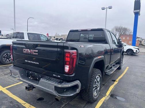 Onyx Black 2022 GMC Sierra 2500 SLE