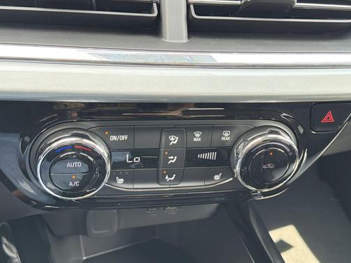 Mosaic Black Metallic 2026 Chevrolet Trax LT