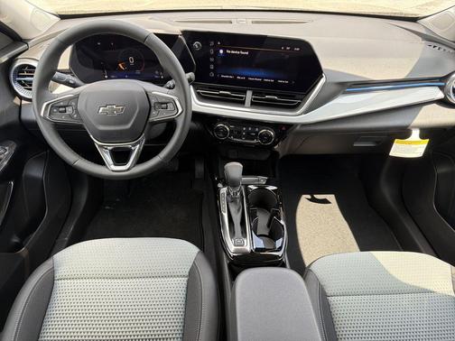 Mosaic Black Metallic 2026 Chevrolet Trax LT