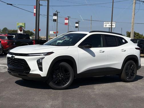 Summit White 2026 Chevrolet Trax FWD ACTIV