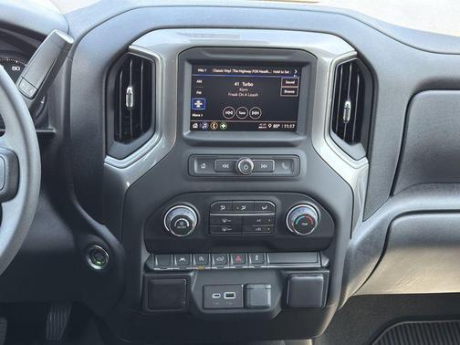 White Sands 2026 Chevrolet Silverado 1500 Custom