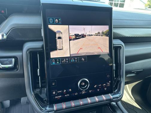 2025 GMC Yukon 4WD AT4