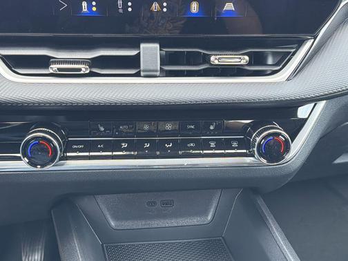 Mosaic Black Metallic 2026 Chevrolet Equinox 1LT