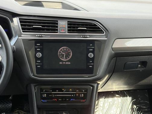 Deep Black Pearl 2022 Volkswagen Tiguan 2.0T SE