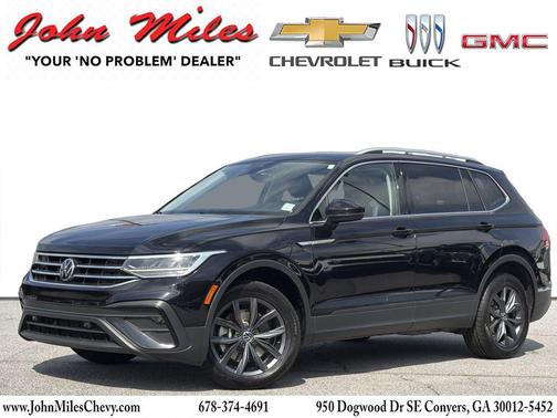 Deep Black Pearl 2022 Volkswagen Tiguan 2.0T SE