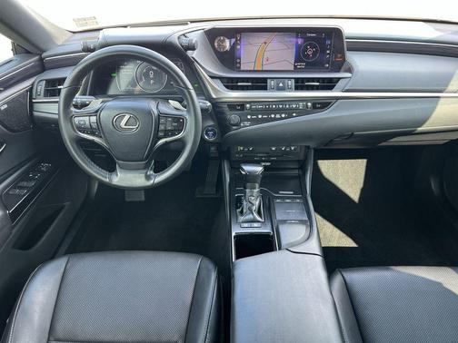 2020 Lexus ES 300h Base
