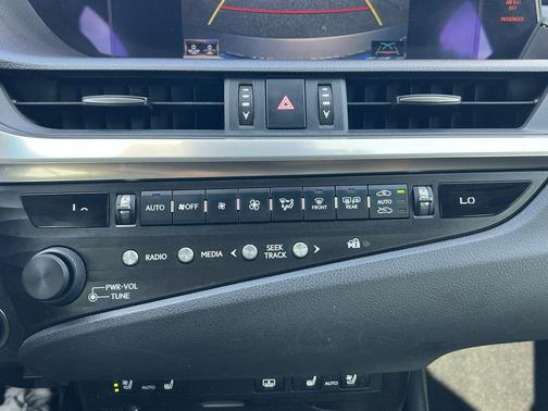 2020 Lexus ES 300h Base