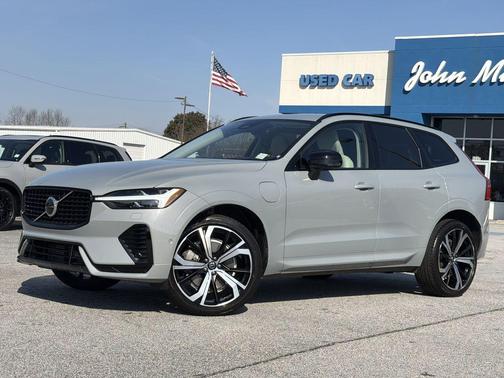 2024 Volvo XC60 Recharge Plug-In Hybrid T8 Ultimate Dark Theme