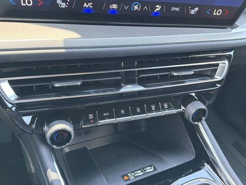 Lakeshore Blue Metallic 2026 Chevrolet Traverse LT