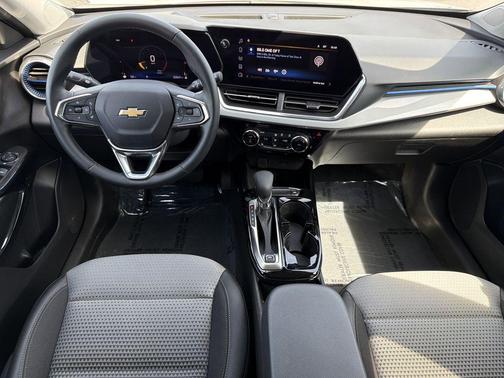 Summit White 2025 Chevrolet Trax LT