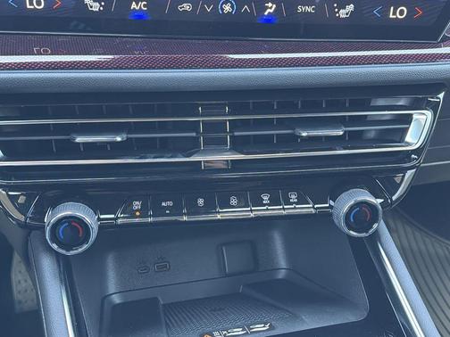 Mosaic Black Metallic 2026 Chevrolet Traverse AWD Z71