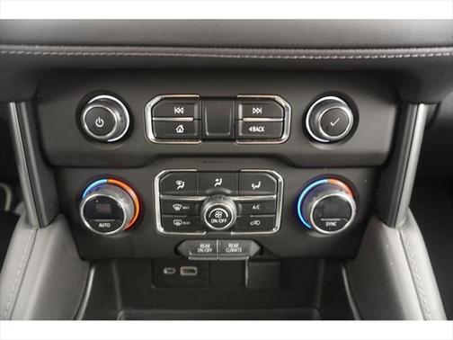 2023 Chevrolet Suburban LS