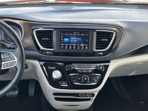 2021 Chrysler Voyager LXI