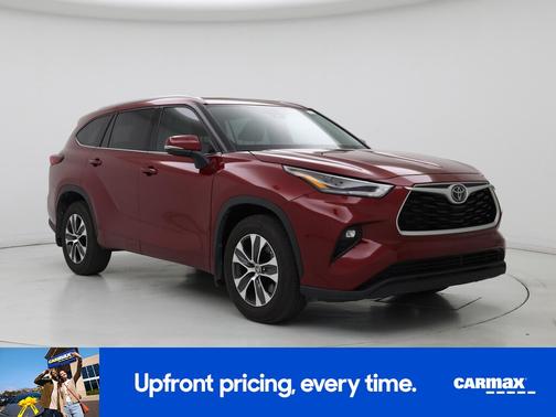 Burgundy 2022 Toyota Highlander XLE