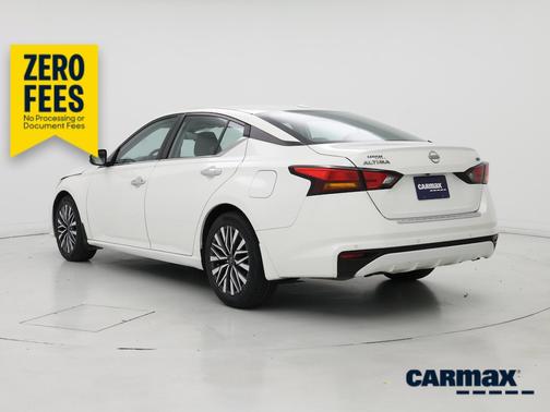 White 2023 Nissan Altima SV