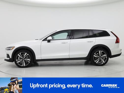 2025 Volvo V60 Cross Country B5 Plus