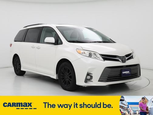 2020 Toyota Sienna XLE