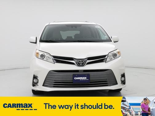 2020 Toyota Sienna XLE