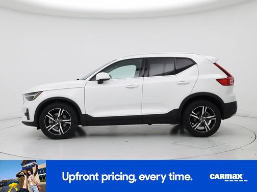 2023 Volvo XC40 B4 Plus Bright Theme