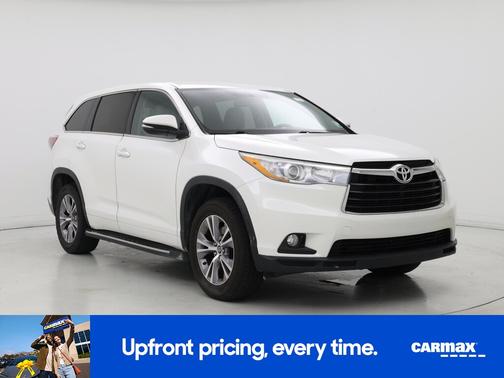 White 2016 Toyota Highlander LE