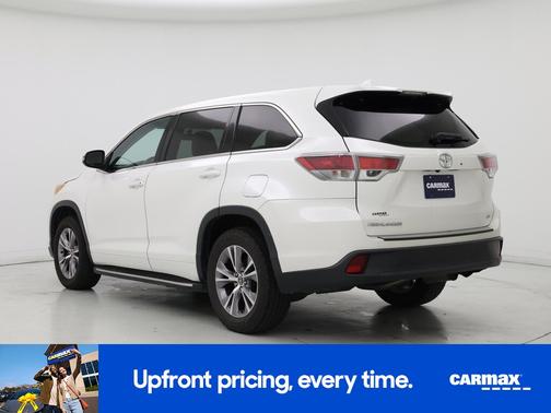 White 2016 Toyota Highlander LE