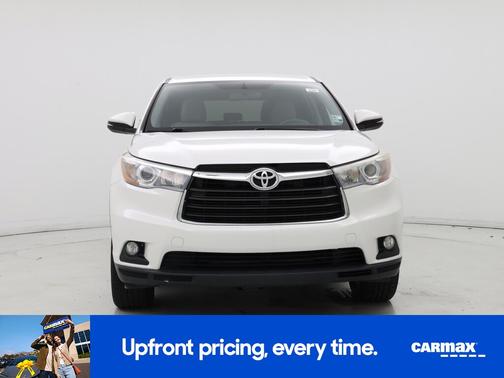 White 2016 Toyota Highlander LE