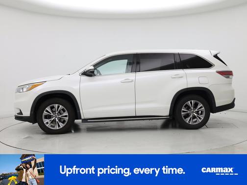 White 2016 Toyota Highlander LE