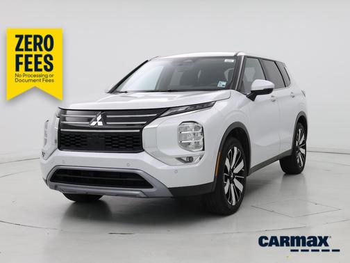 White 2025 Mitsubishi Outlander SE